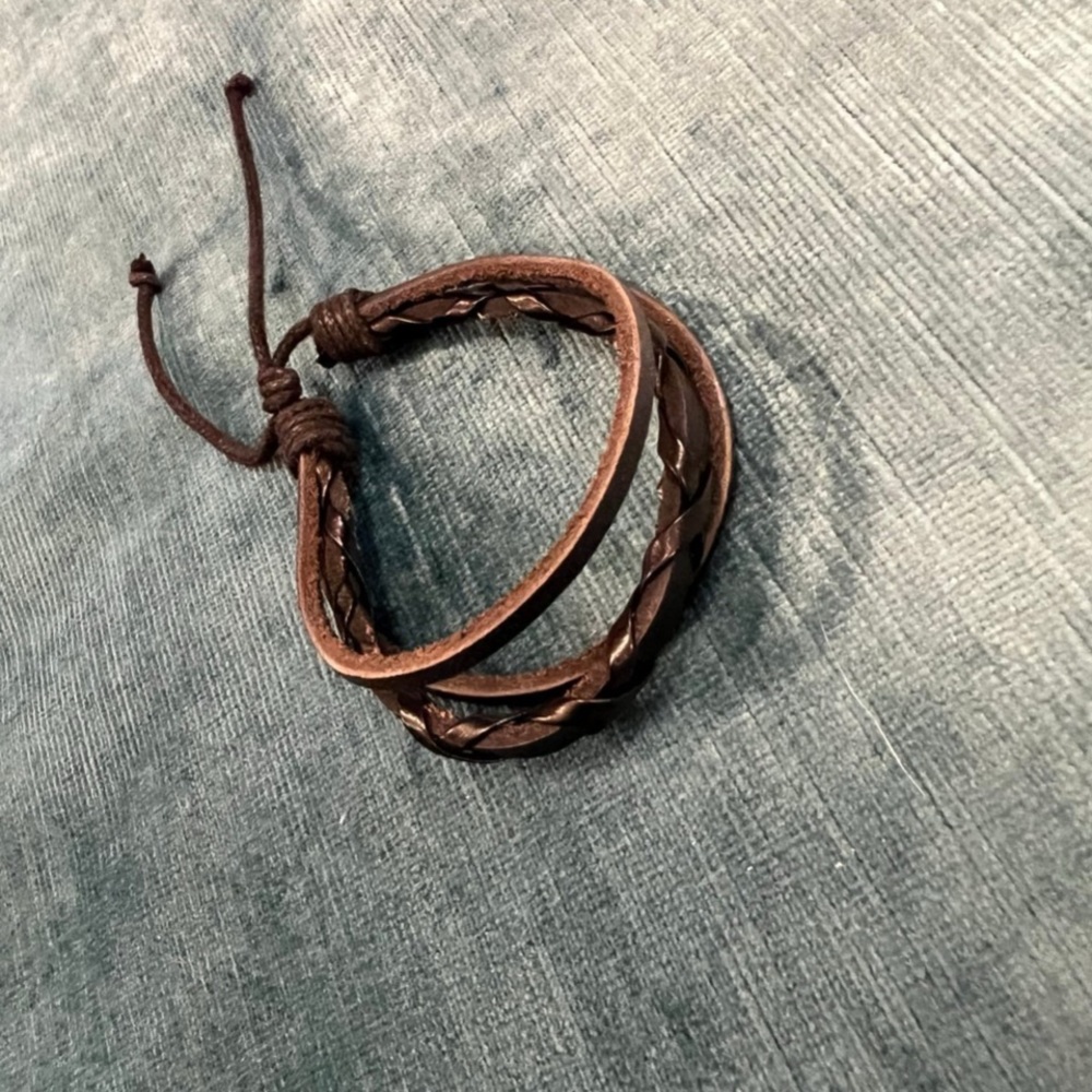 Black leather bracelet with multiple strands- adjustable - Picture 2 of 6